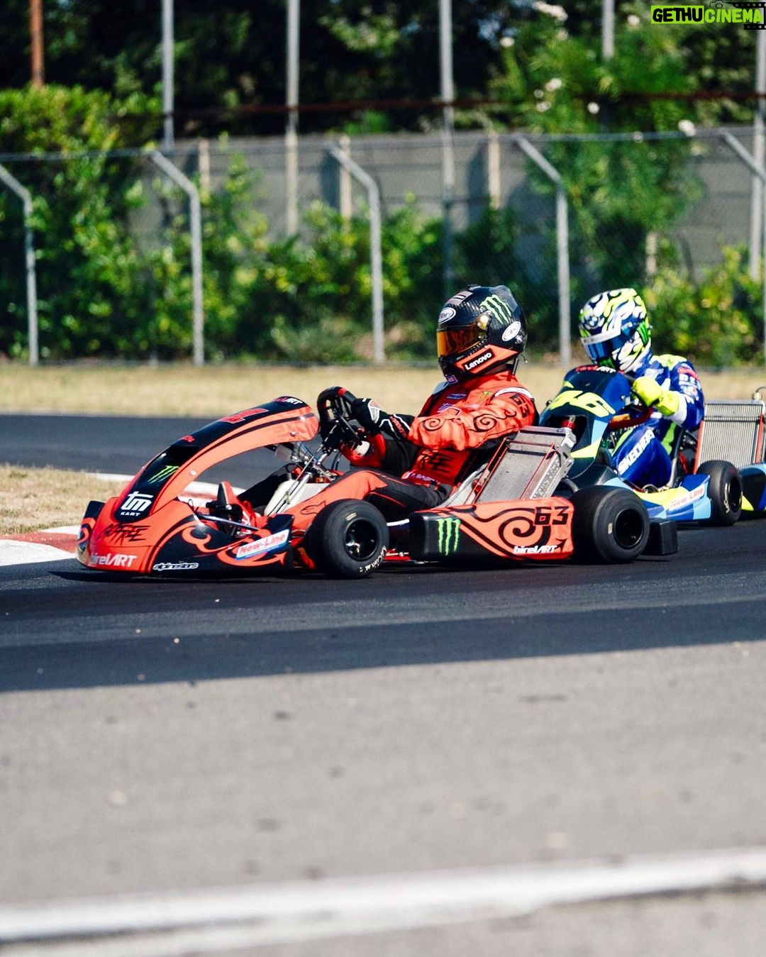Francesco Bagnaia Instagram - With the crew 🏎️ #Go1Free