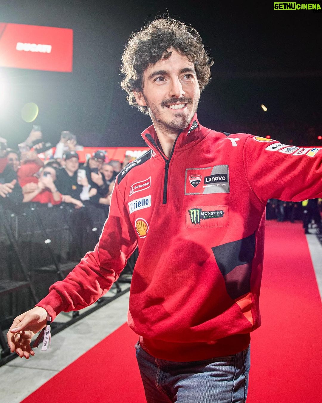 Francesco Bagnaia Instagram - Ducatisti, siete proprio gente giusta per far festa 🤙🏻 ❤️🔥 #Go1Free