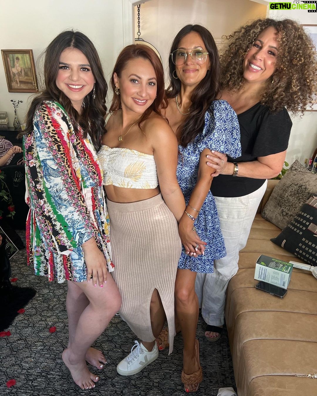 Francia Raísa Instagram - My new toxic trait (after today) is expecting massages at parties