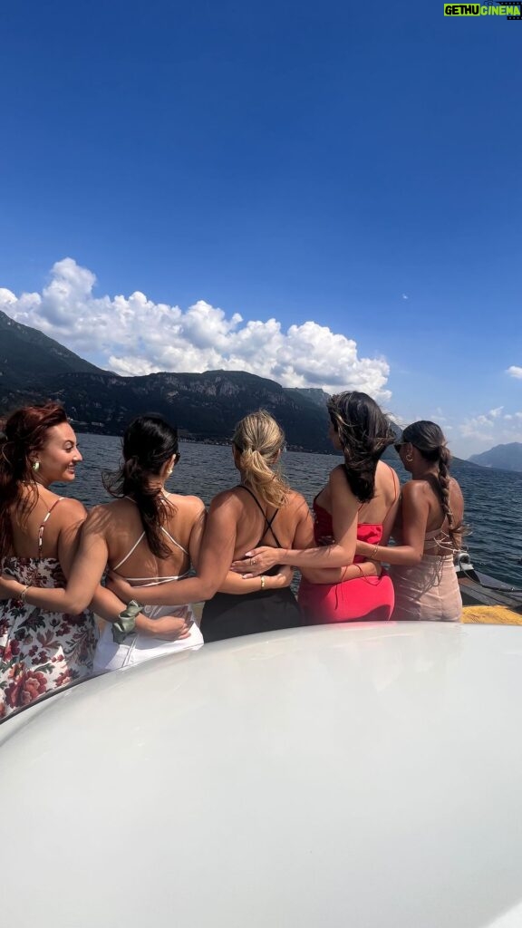 Francia Raísa Instagram - I tried to make content during my vacation- Then I forgot about it but Lake Como was my favorite and the memory needs to live on 💐