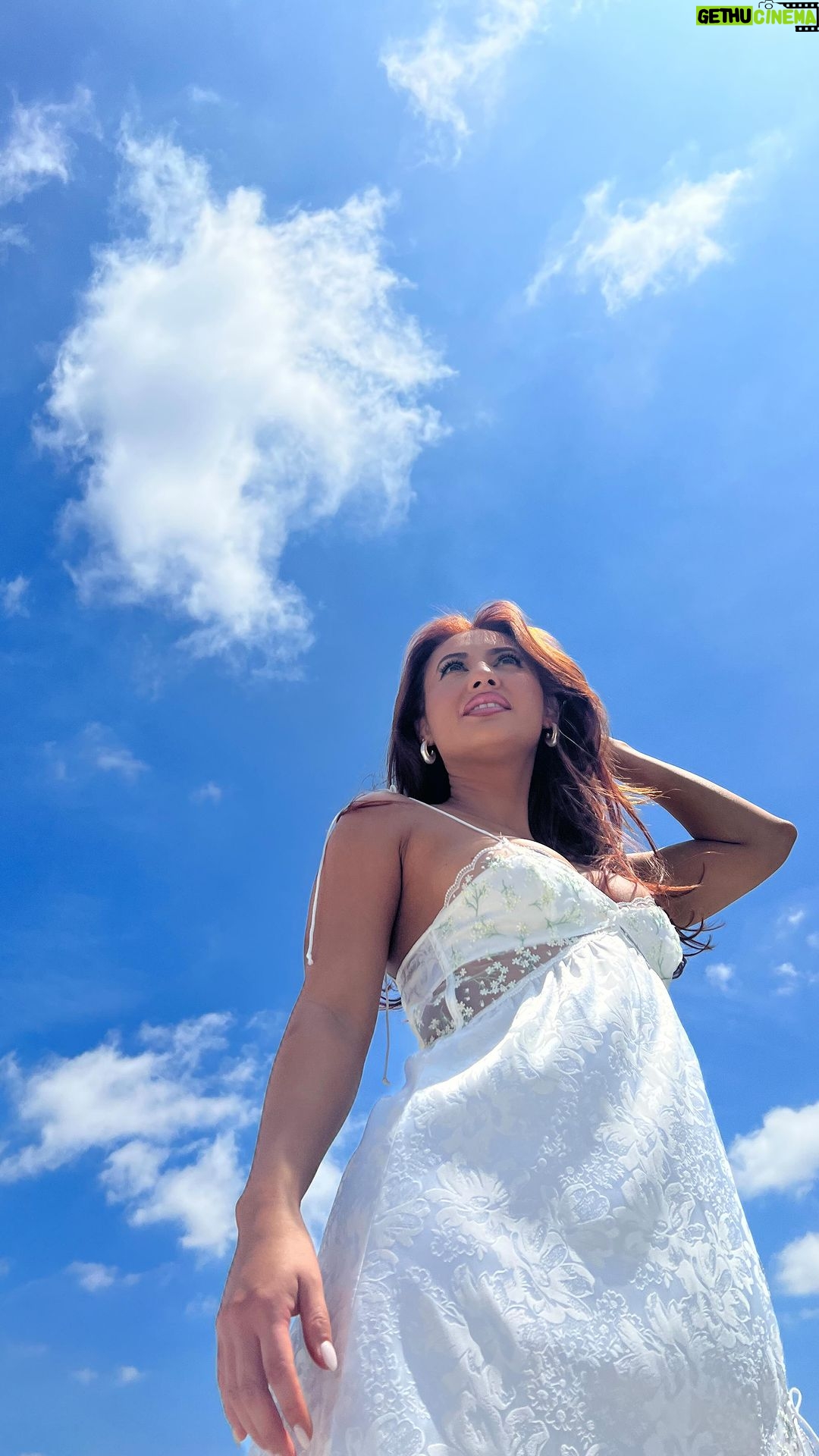 Francia Raísa Instagram - Me after my….. finish the caption 😂