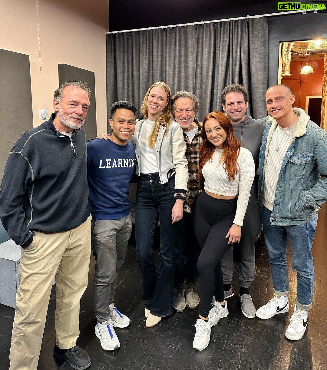 Francia Raísa Instagram - Thank you for letting me put up a scene @aaronspeiser It felt so good to be back in class. Pictured are my old classmates from back in the day. I’m so proud of all of us 🤍🤍