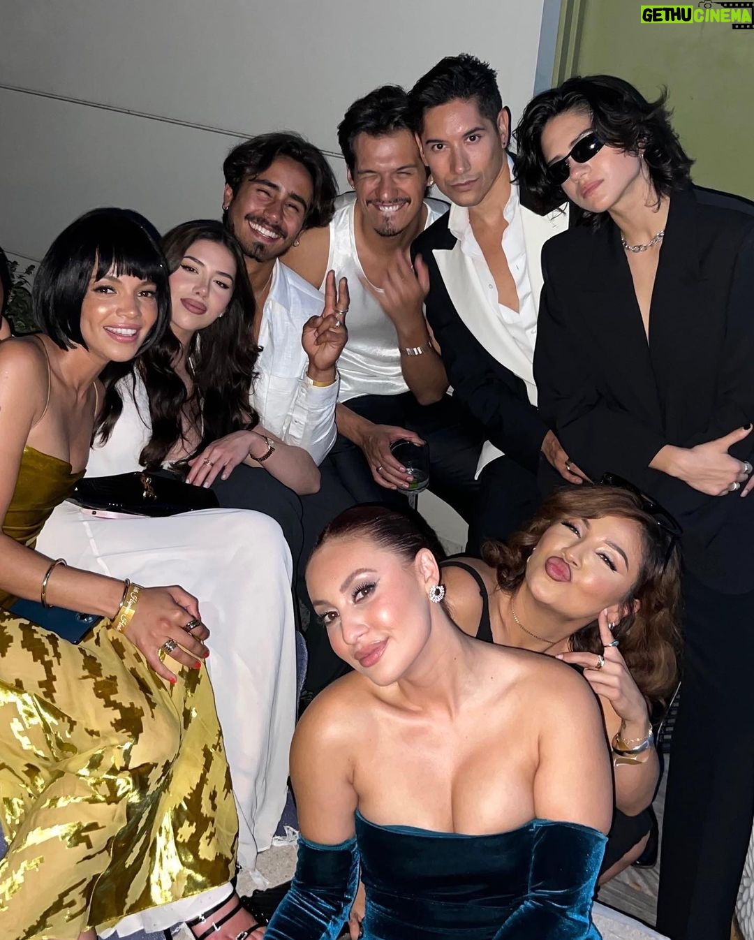 Francia Raísa Instagram - You’re looking at the new Hispanic Heritage Foundation’s Youth Awards Ambassador💁🏻♀️ Looking forward to working closely with @hispanicheritage this next year! Had a blast at the award show last night, thank you for passing the torch @itsmichaelcimino P.S. peep the clavicle she’s giving 😏 The Kennedy Center