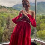 Francia Raísa Instagram - I feel like a real life princess 👑 Aspen, Colorado