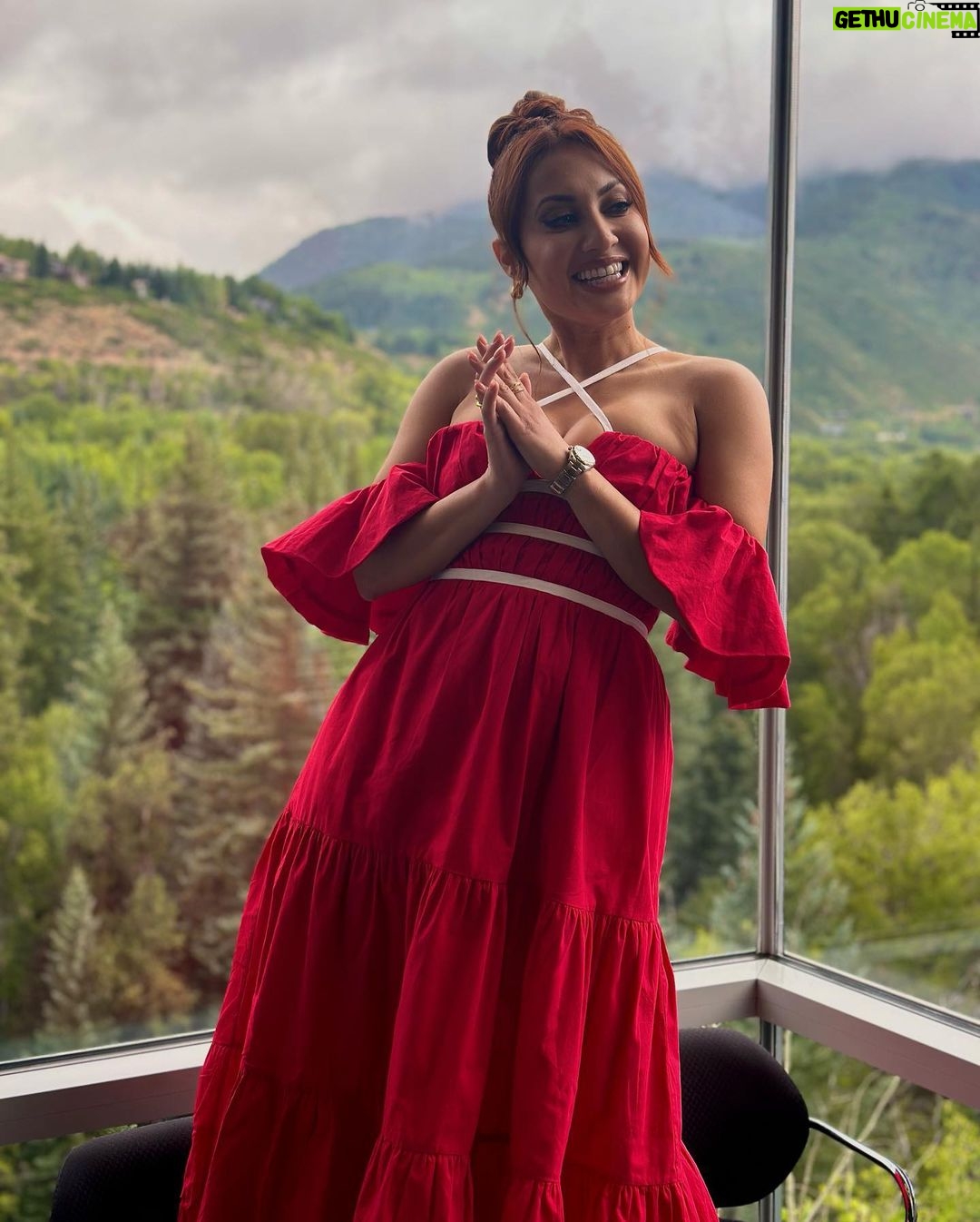 Francia Raísa Instagram - I feel like a real life princess 👑 Aspen, Colorado