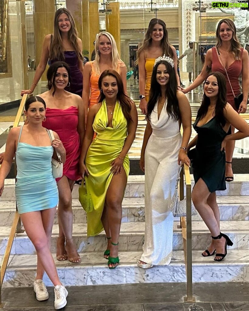 Francia Raísa Instagram - The real party is in the last photo😜 Caesars Palace Las Vegas Nevada