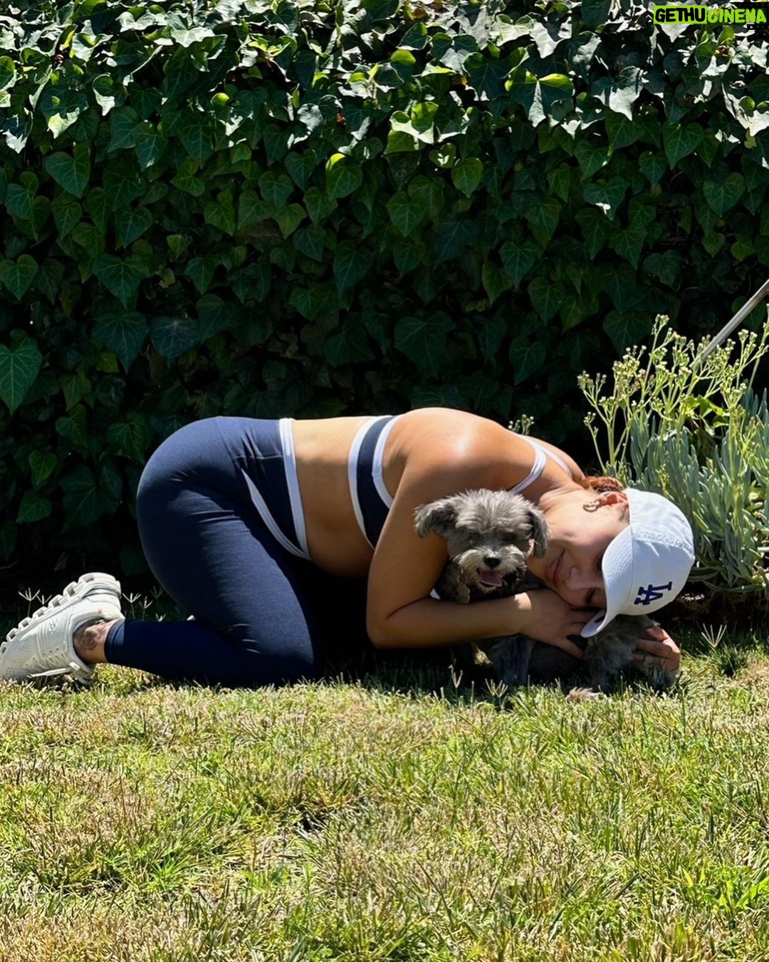 Francia Raísa Instagram - He hates cuddling and that’s all I want 😫