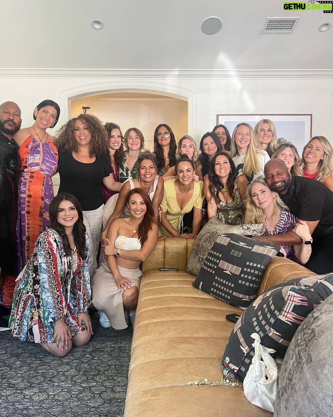 Francia Raísa Instagram - My new toxic trait (after today) is expecting massages at parties