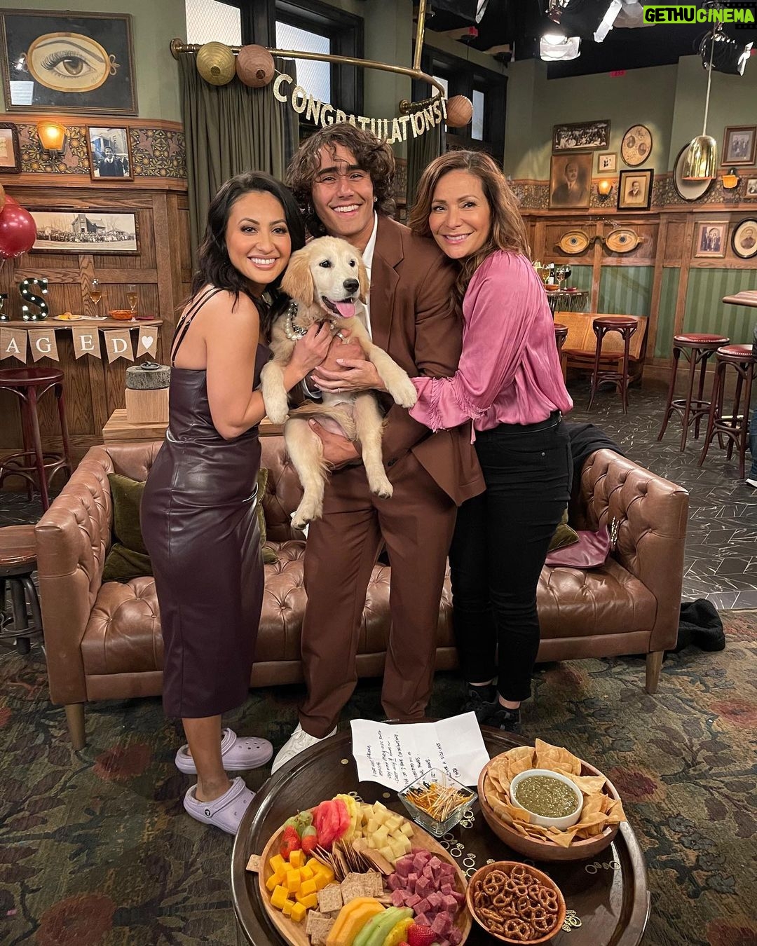 Francia Raísa Instagram - I have the hottest parents on television… sooo 🤭 that’s another reason to tune in to the new episode of @himyfonhulu on @hulu out now!