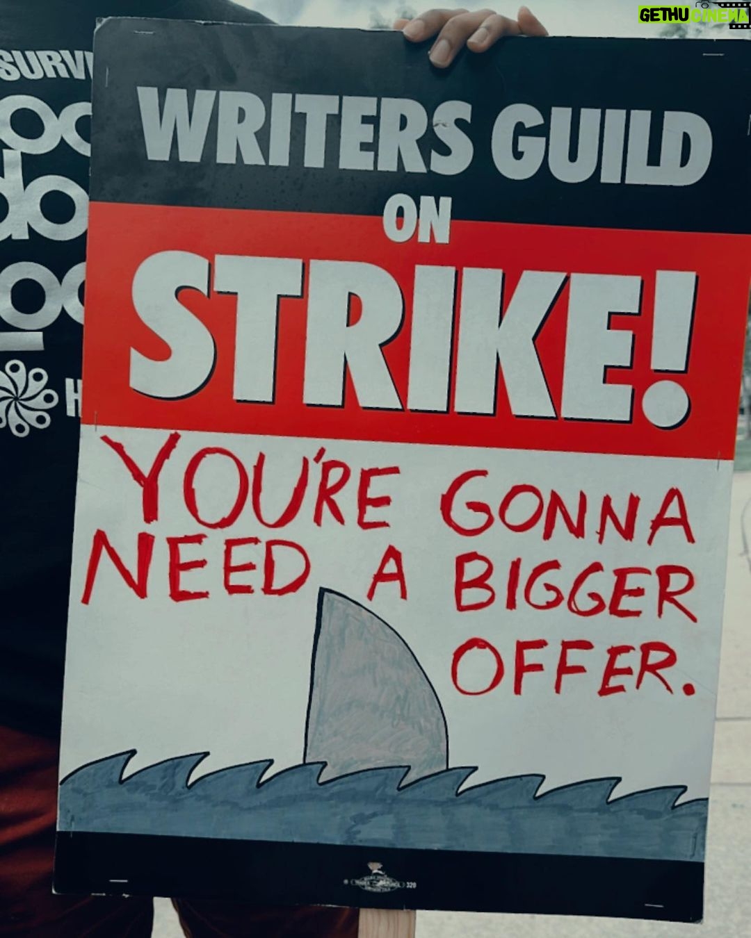 Francia Raísa Instagram - I need new episodes of my favorite shows and so do you! Support the WGA 🪧🫶🏼 #WGA #writerstrike2023