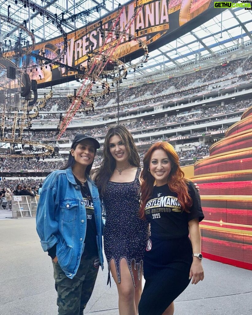 Francia Raísa Instagram - What an epic weekend! Went to #wrestlemania Both days and Monday night raw last night. I’m so happy I have friends I can share my love of wrestling with. I made new friends, reconnected with old ones, and I’m already trying to figure out my way to Philly next year! Thank you so much @wwe & @lilly I HAD THE BEST TIME 😆😆😆😆