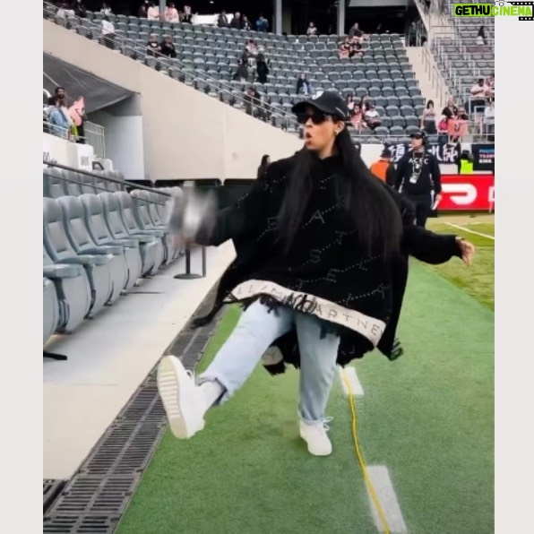 Francia Raísa Instagram - SPOOOORTS! Throwing it back to the opening @weareangelcity game ✨ We’re athletic in case you were wondering 😜