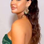 Francia Raísa Instagram - This look deserves another shout out #diwali #loveandlight ✨ Hair: @ashley901_ Makeup: @ydderfc Dress: @shopkynah Jewelry: @blossomboxjewelry