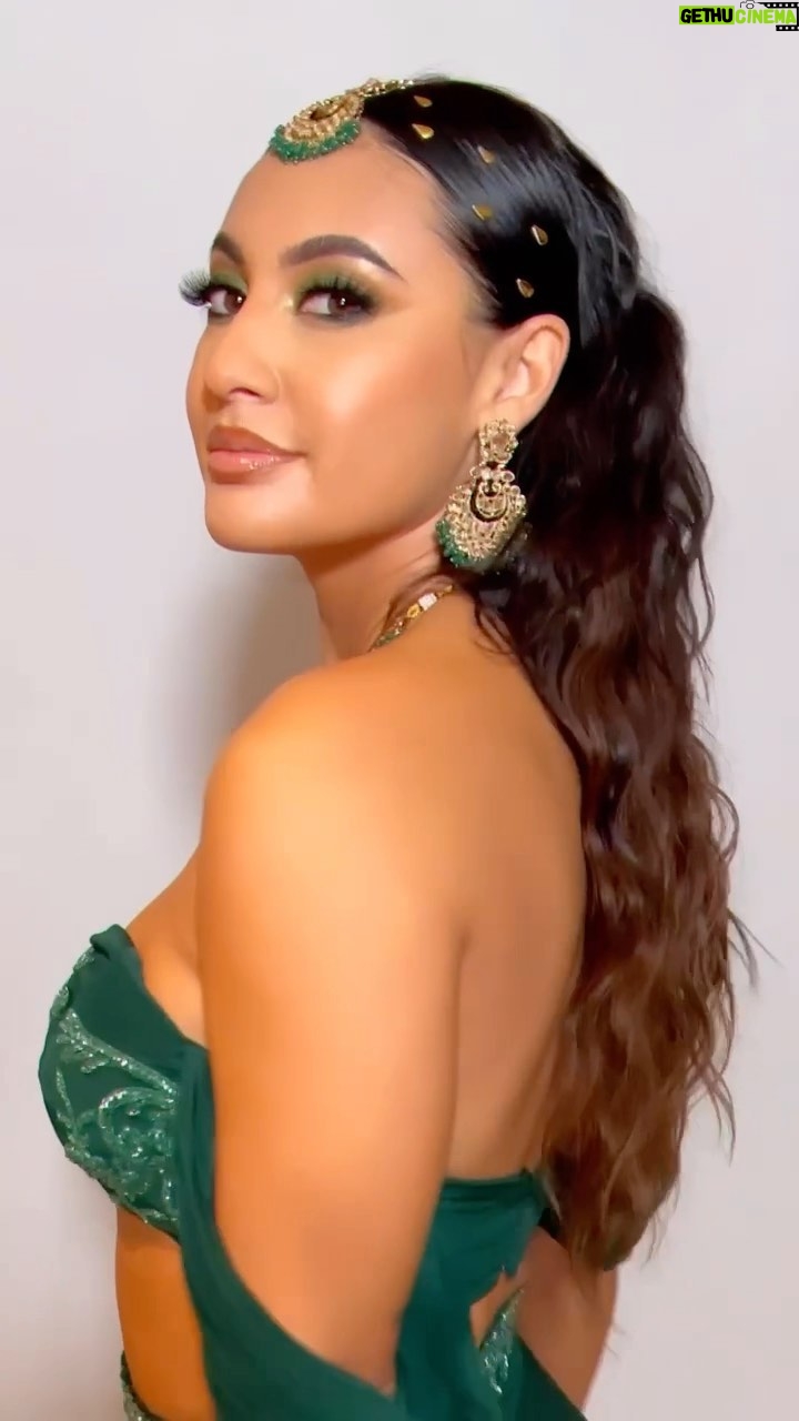 Francia Raísa Instagram - This look deserves another shout out #diwali #loveandlight ✨ Hair: @ashley901_ Makeup: @ydderfc Dress: @shopkynah Jewelry: @blossomboxjewelry
