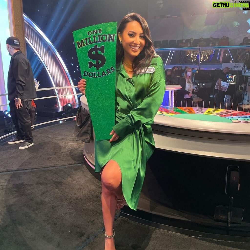 Francia Raísa Instagram - I just have one thing to say….. there isn’t enough time to look at the board! 🥴😂 ✨ I had the best time! Thank you for having me @celebritywheeloffortune