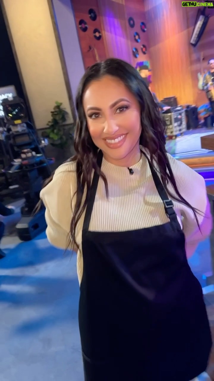 Francia Raísa Instagram - Food makes me dance. That’s it. That’s the story. Have a great weekend 😌