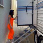 Francia Raísa Instagram - New look coming soon 😉 ✨ ✨ Big love to my glam squad for this one 🧡