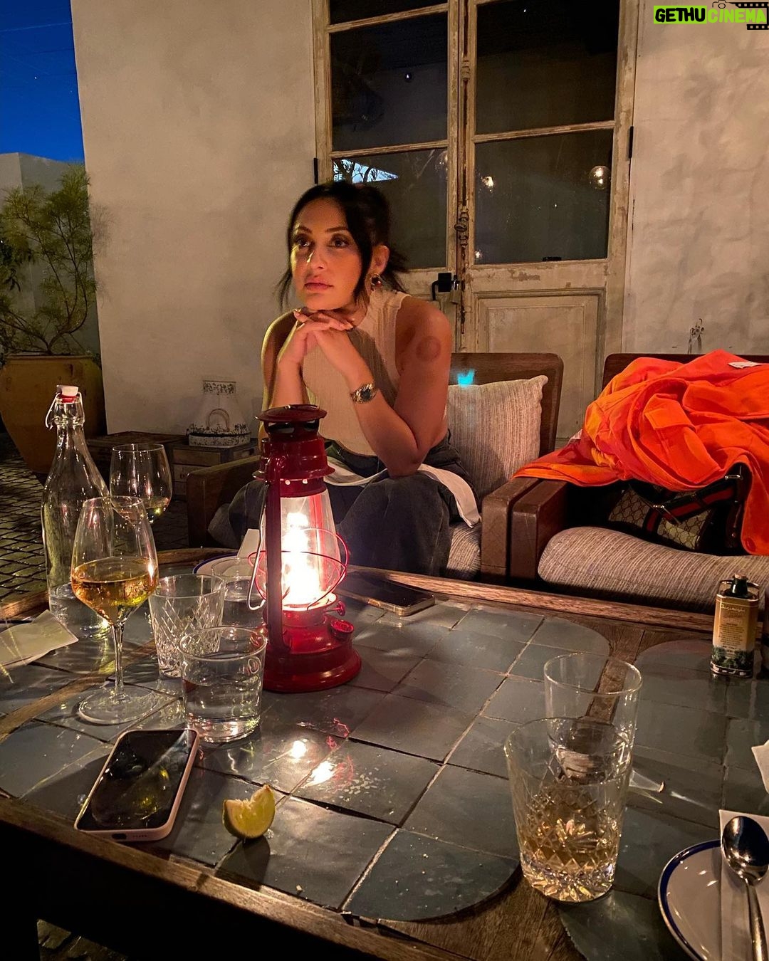 Francia Raísa Instagram - Out here acting like its still summer✨