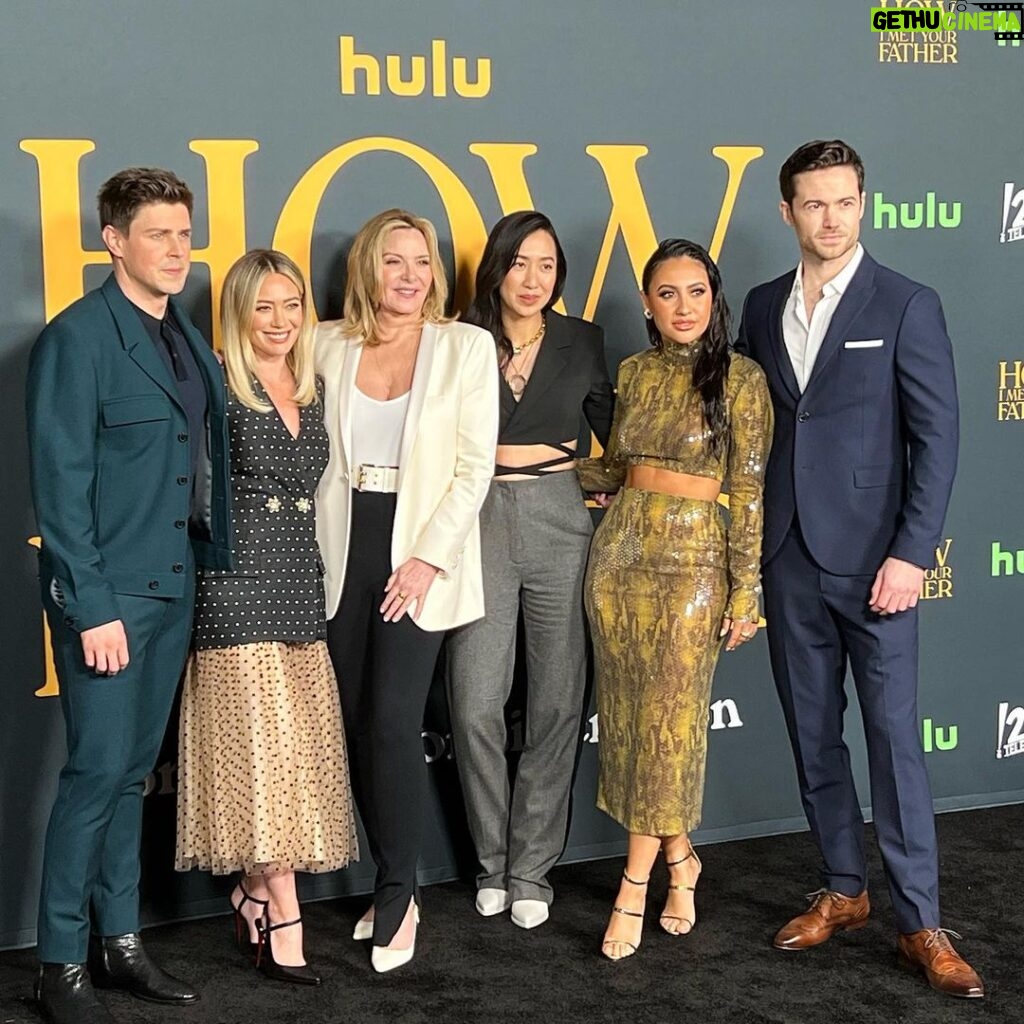 Francia Raísa Instagram - Favorite part of the evening - @kimcattrall kicking off the panel with a happy dance to celebrate our season 2 pick up! I love this family so much 🥰🥰 #himyf #fyc