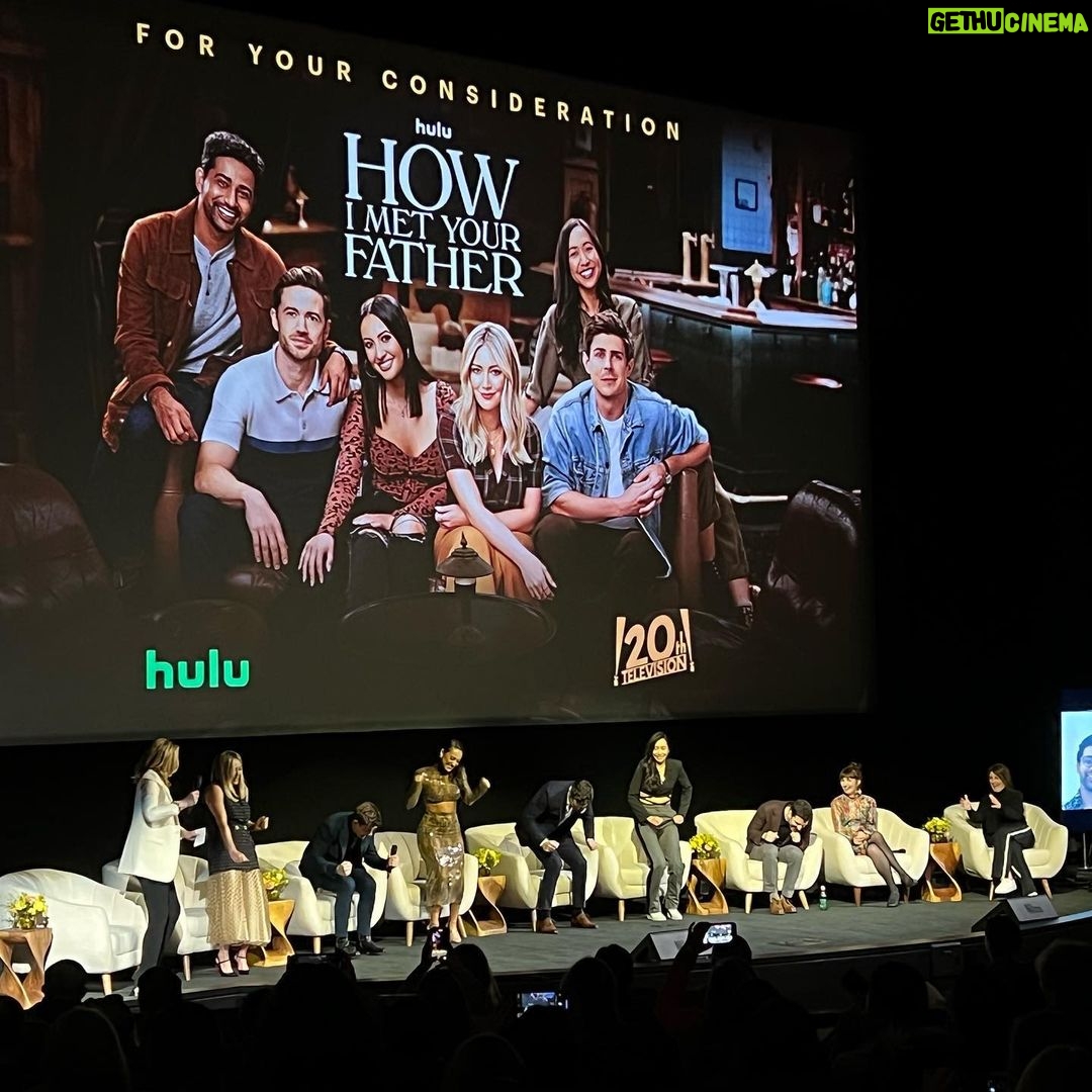Francia Raísa Instagram - Favorite part of the evening - @kimcattrall kicking off the panel with a happy dance to celebrate our season 2 pick up! I love this family so much 🥰🥰 #himyf #fyc