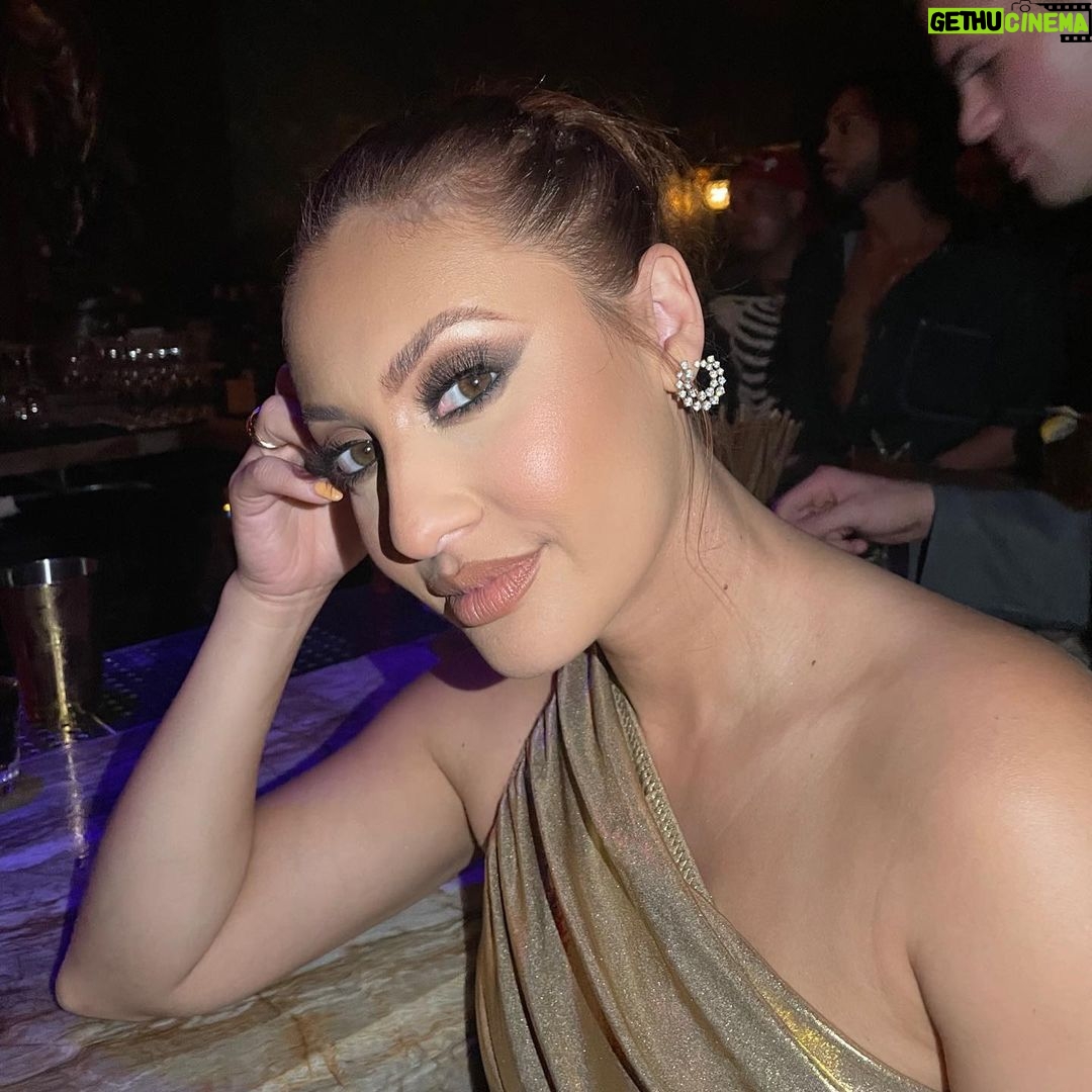 Francia Raísa Instagram - @ashley901_ @briamakeup I’m going to need you to do this look on me again. Thanks ☺️