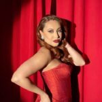 Francia Raísa Instagram - I’m just drawn this way…😏 #reddresscollection