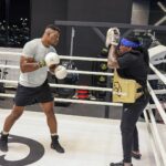 Francis Ngannou Instagram - Foundational work 🎯☝🏿 #JoshuaNgannou @gymshark