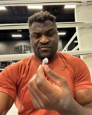 Francis Ngannou Instagram - me and @gymshark found your missing earphone @anthonyjoshua 👀 (swipe to see)