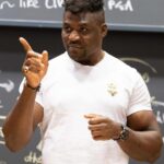 Francis Ngannou Instagram - It’s just business ♟️😏 Thank you @harvardhbs @anitaelberse for creating this case study and for having us. I guess now can call me Professor Ngannou 🤓🤣 Harvard University