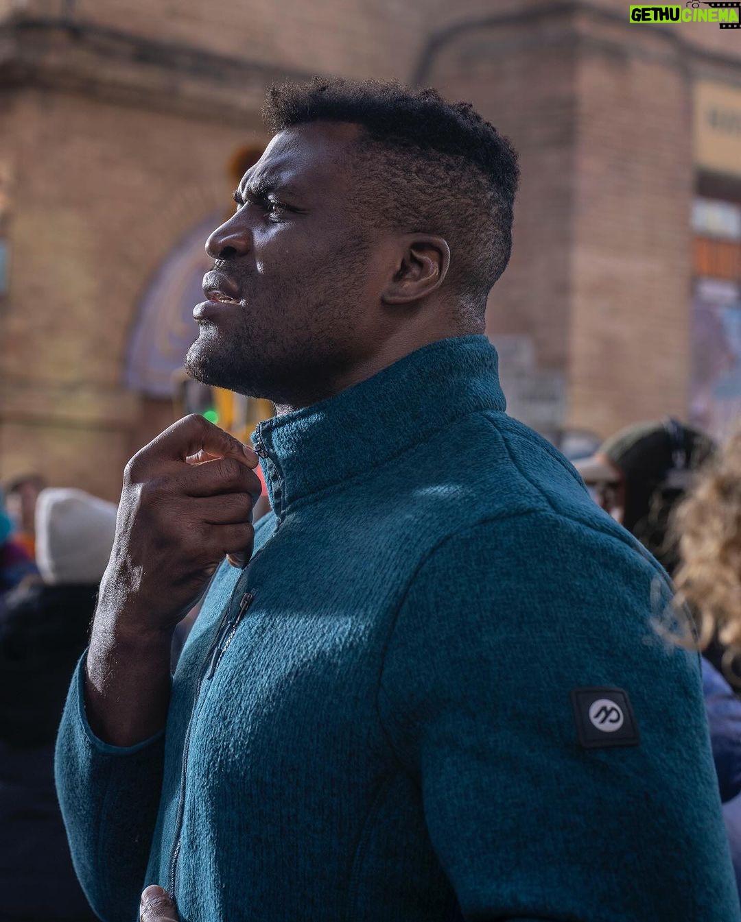 Francis Ngannou Instagram - The fun is just getting started 🎥 🎬 see you all in London ☝🏿#JoshuaNgannou Barcelona, Spain