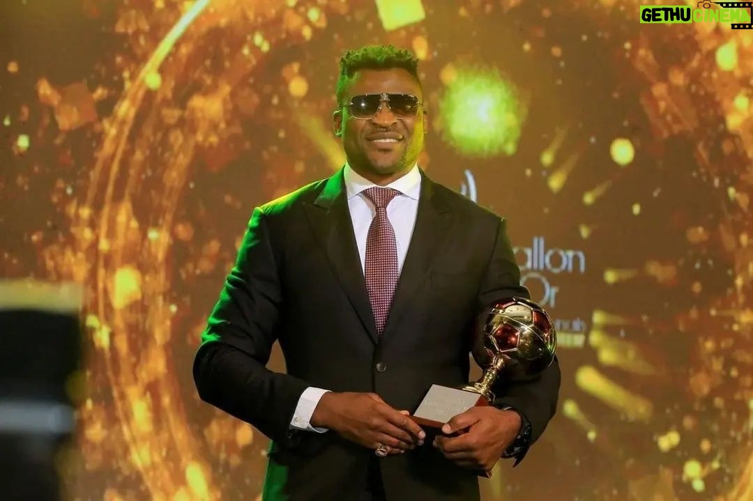 Francis Ngannou Instagram - What an amazing night yesterday at the cameroon BALLON D'OR!!! Thank you to the FECAFOOT président @samueletoo for giving new life to our national team, to the local competitions, and to get cameroonians excited again around the game.