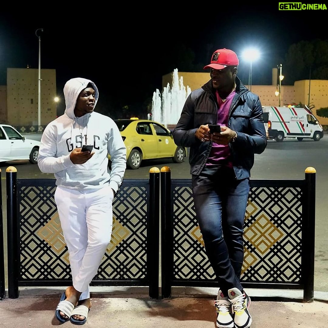 Francis Ngannou Instagram - Hanging out in Marrakech last night with the little brother @michel_fomo and trying to explain him how it was my first time out here but he couldn't understand 🤷🏾♂️ Marrakech, Morocco