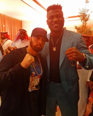 Francis Ngannou Instagram - THE MARSHALL ❌️ THE PREDATOR 🔥🤴❤️

#furyngannou
#battleofthebaddest