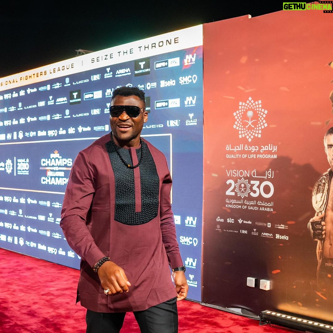Francis Ngannou Instagram - Amazing night of fights @pflmma @bellatormma .. exciting times ☝🏿 @riyadhseason Riyadh, Saudi Arabia