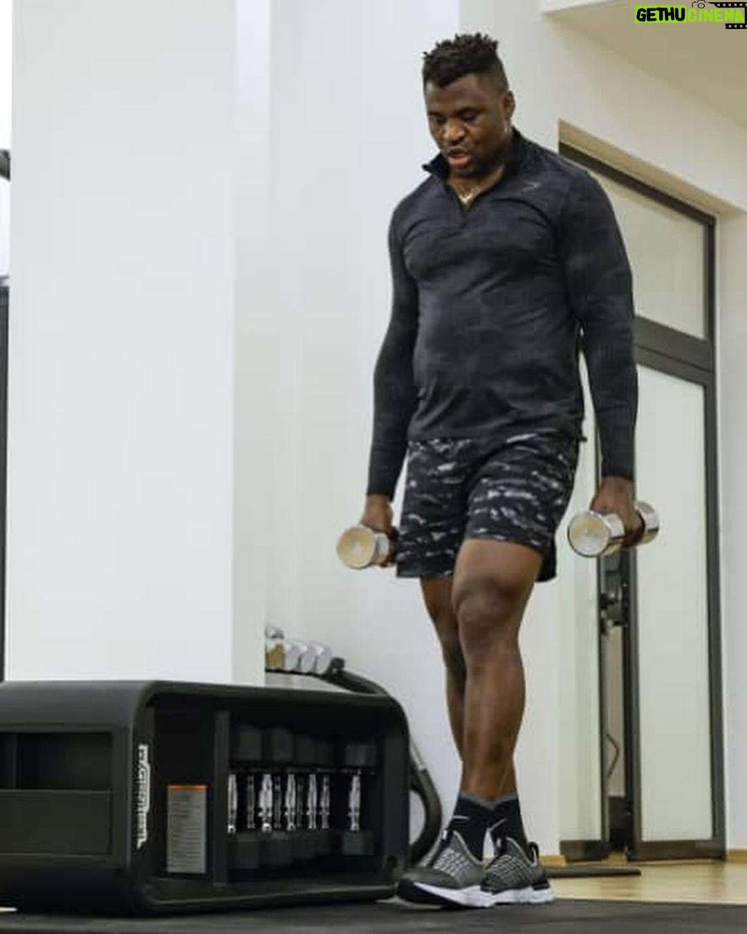 Francis Ngannou Instagram - Putting in work to start this new year! @gymshark