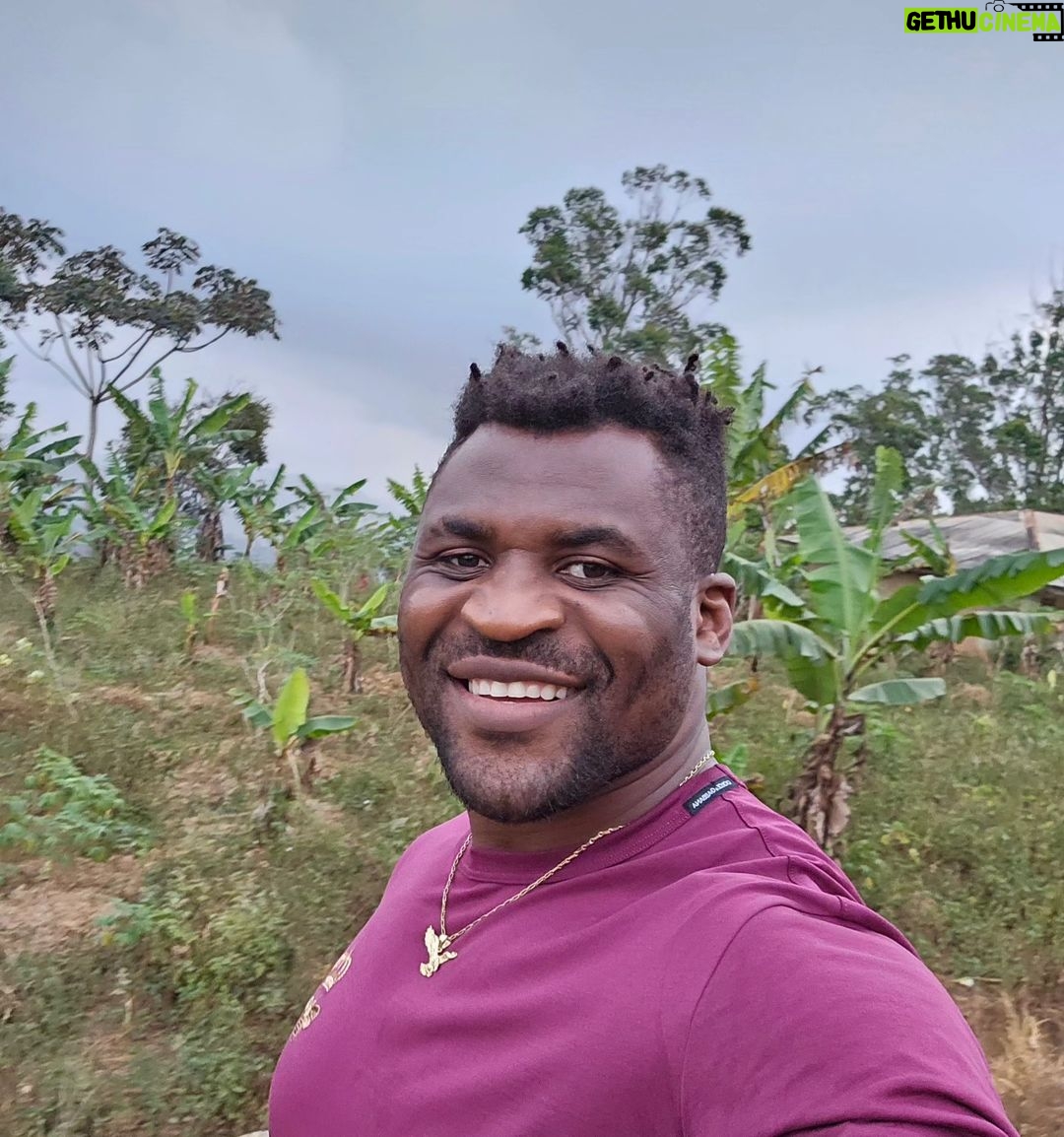 Francis Ngannou - 378.8K Likes - Enjoying a walk in the exact same place that I spent most of my life, and a place that carries a lot of memories for me.
#BatiΓ© #Djeudem
#nostalgia