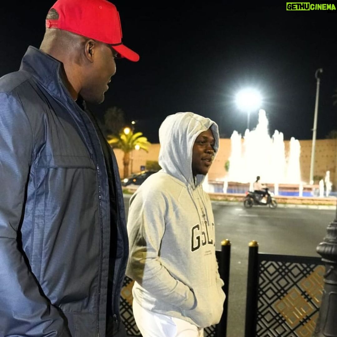 Francis Ngannou Instagram - Hanging out in Marrakech last night with the little brother @michel_fomo and trying to explain him how it was my first time out here but he couldn't understand 🤷🏾♂️ Marrakech, Morocco