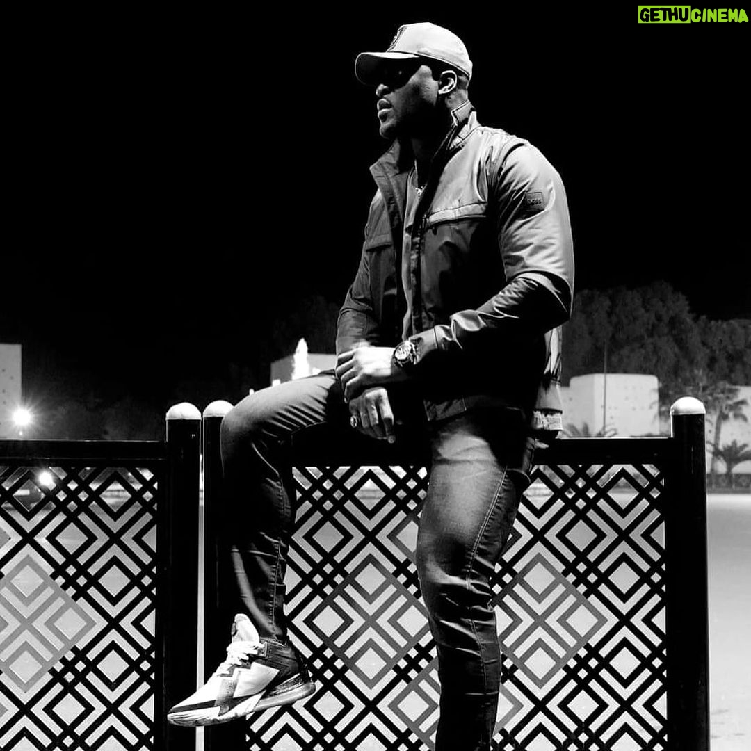 Francis Ngannou Instagram - Hanging out in Marrakech last night with the little brother @michel_fomo and trying to explain him how it was my first time out here but he couldn't understand 🤷🏾♂️ Marrakech, Morocco