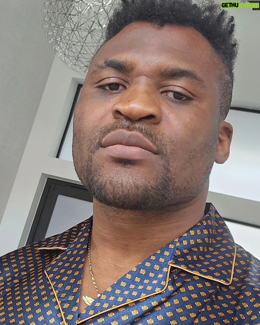 Francis Ngannou - 399.3K Likes - Choose your mood. But either way, enjoy your Sunday.
Happy Sunday y'all β€οΈπ
Mine is a lazy one today π