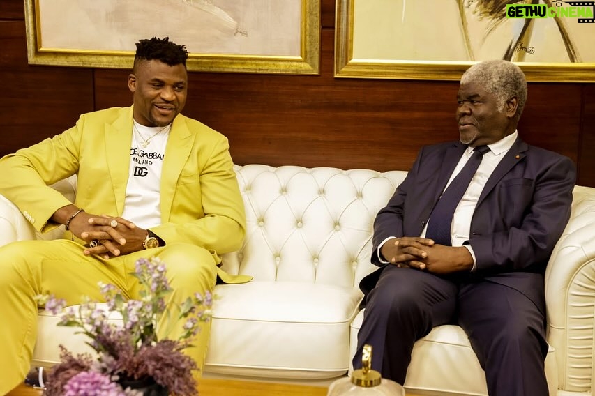 Francis Ngannou Instagram - What a great welcome by the people of the Ivory Coast! 🇨🇮 The people and the authorities put everything in order to offer us a royal welcome. 🇨🇲🇨🇮🫡