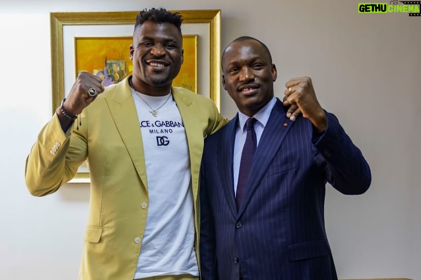 Francis Ngannou Instagram - What a great welcome by the people of the Ivory Coast! 🇨🇮 The people and the authorities put everything in order to offer us a royal welcome. 🇨🇲🇨🇮🫡