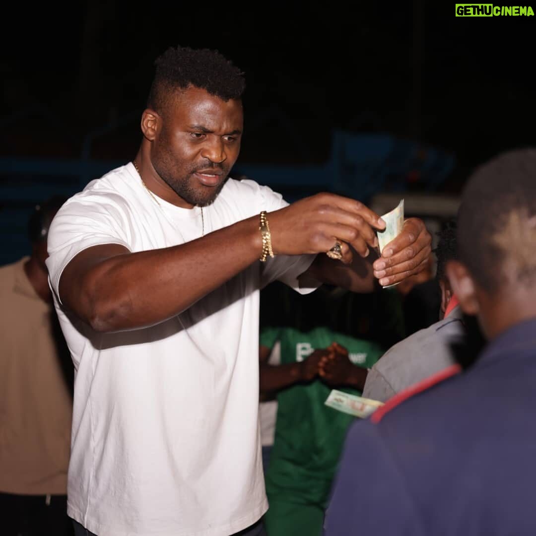 Francis Ngannou Instagram - My arrival in Batié yesterday couldn't be discreet but it was fun and lovely. So heart warming to see the joy and love of people. Thank you 🙌🏾 ❤️ Batié, Cameroon