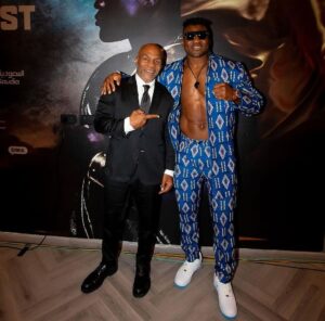 Francis Ngannou Instagram - My brother, my idol, my GOAT
Thank you for believing in me, for helping me and for fortifying my faith.
The one and only @miketyson 🙌🏾❤️

#furyngannou #battleofthebaddest 
@riyadhseason