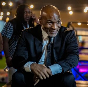 Francis Ngannou Instagram - My brother, my idol, my GOAT
Thank you for believing in me, for helping me and for fortifying my faith.
The one and only @miketyson 🙌🏾❤️

#furyngannou #battleofthebaddest 
@riyadhseason