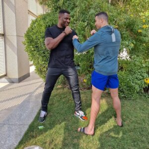 Francis Ngannou Instagram - Great talking with the 🐐 in Riyadh today. Very inspirational! @cristiano Riyadh, Saudi Arabia