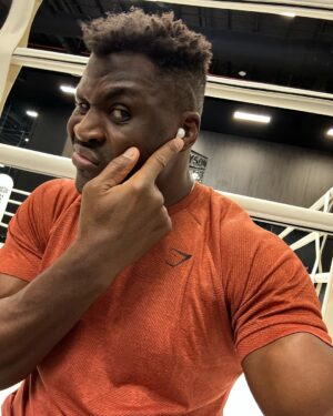 Francis Ngannou Instagram - me and @gymshark found your missing earphone @anthonyjoshua 👀 (swipe to see)