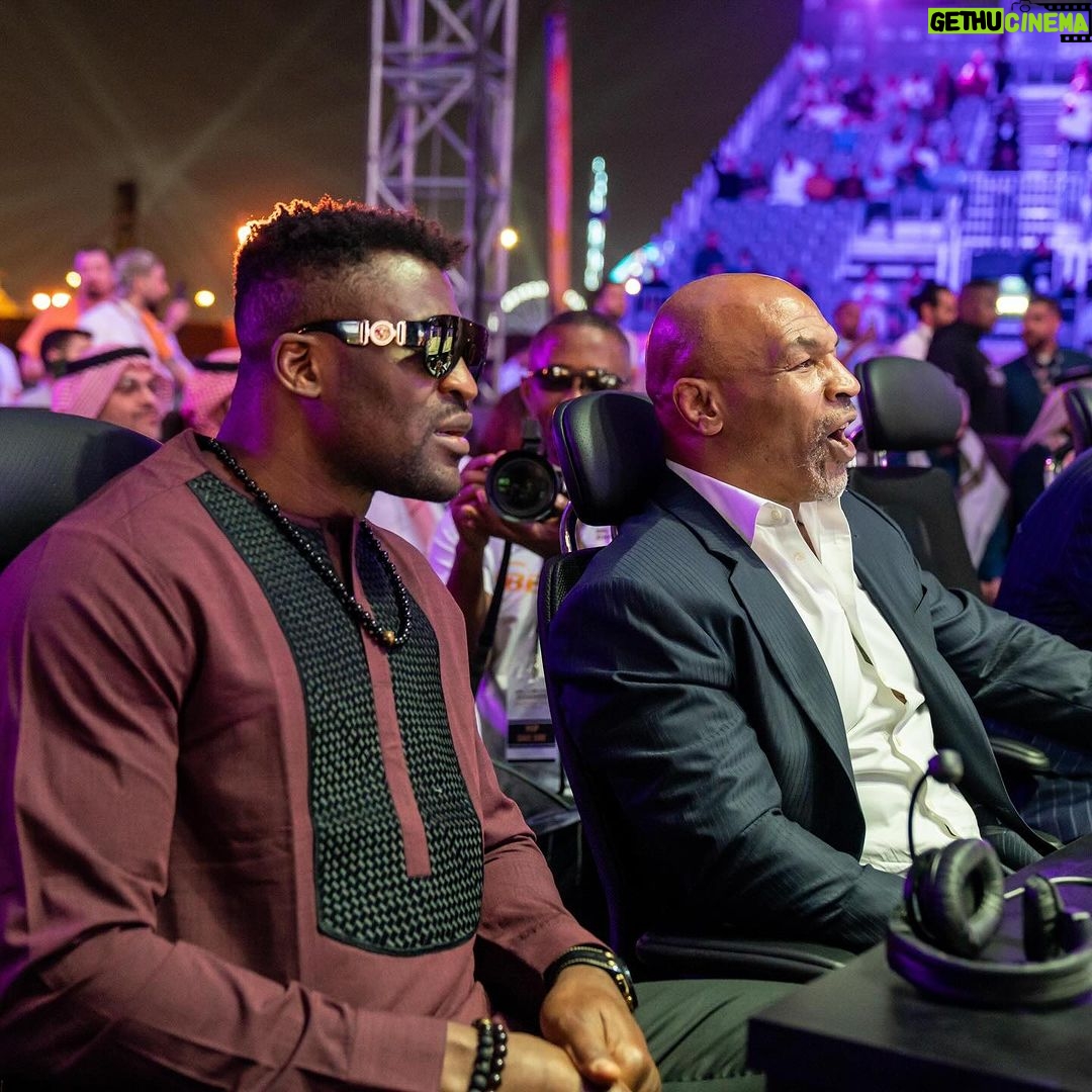 Francis Ngannou Instagram - Amazing night of fights @pflmma @bellatormma .. exciting times ☝🏿 @riyadhseason Riyadh, Saudi Arabia