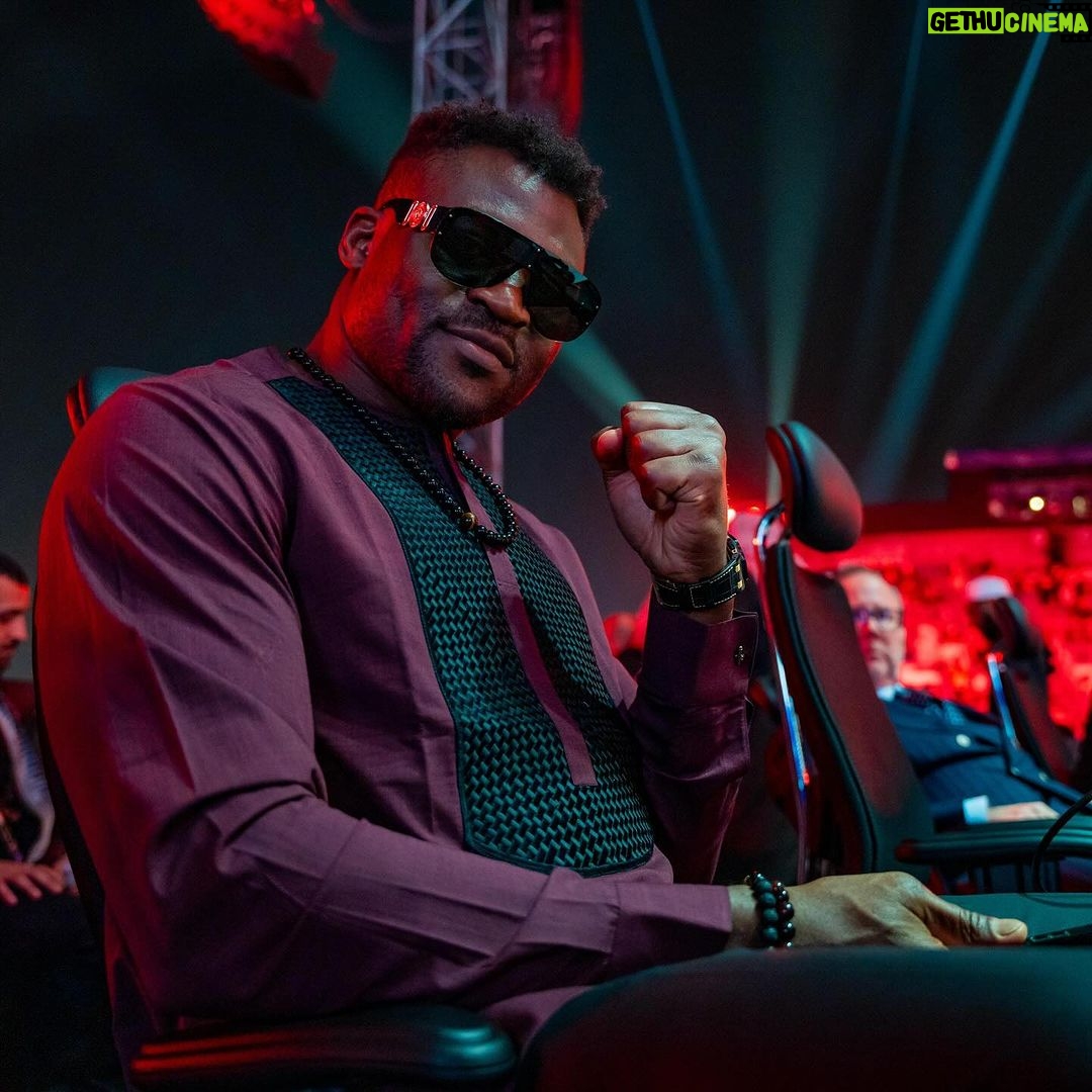 Francis Ngannou Instagram - Amazing night of fights @pflmma @bellatormma .. exciting times ☝🏿 @riyadhseason Riyadh, Saudi Arabia