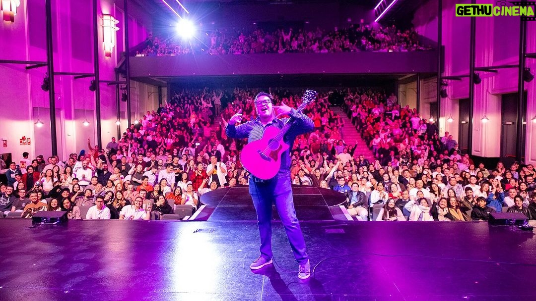 Franco Escamilla Instagram - Lo de hoy en Madrid fue magia, nos tomó 7 años volver y no puedo expresar lo emocionado que estoy por la manera que comenzamos esta gira por Europa. ¡Gracias familia de parte mía y de Franco del pasado por ser parte del sueño! #Gaby 📸 @saulvazz La Estación Gran Teatro CaixaBank Príncipe Pío