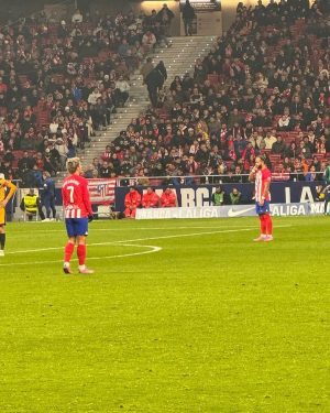 Franco Escamilla Instagram - Tocó conocer el estadio del @atleticodemadrid y sigo con la buena suerte, equipo que apoyo en el estadio, equipo que gana.
Gracias a mi camarógrafa @gabysalazar82